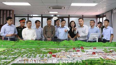 Lãnh đạo UBND tỉnh tiếp và làm việc với Đoàn công tác của UBND tỉnh Quảng Ninh: Trao đổi kinh nghiệm xây dựng cửa khẩu thông minh