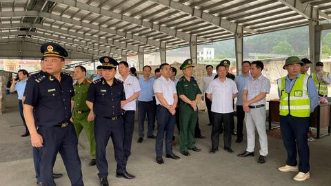 Lãnh đạo UBND tỉnh kiểm tra tình hình xuất nhập khẩu hàng hóa và công tác chống buôn lậu, gian lận thương mại, hàng giả tại khu vực cửa khẩu Chi Ma, huyện Lộc Bình