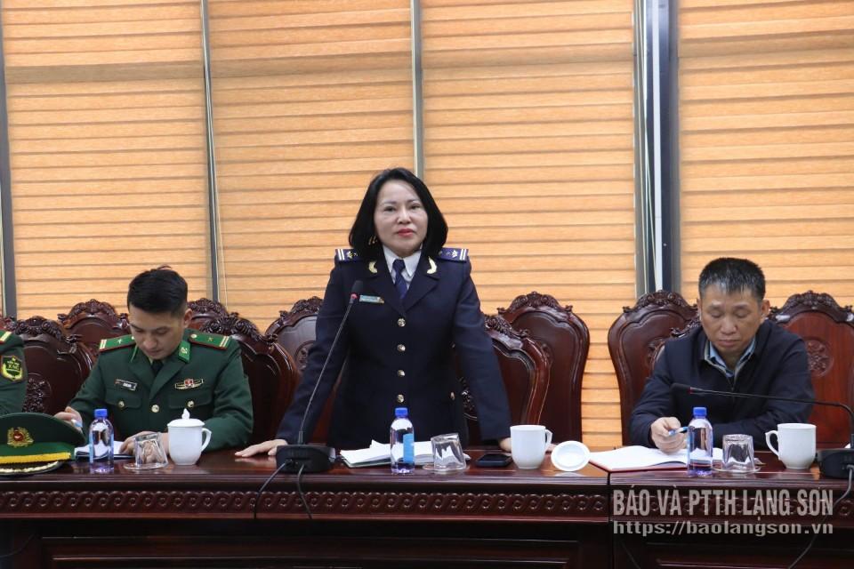 Lãnh đạo Hải quan Cửa khẩu Quốc tế Hữu Nghị báo cáo tình hình hoạt động xuất nhập khẩu
