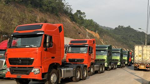 Lần đầu nhập khẩu xe ô tô tải qua đường chuyên dụng vận chuyển hàng hoá khu vực mốc 1088/2-1089 (Tân Thanh - Pò Chài)