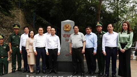 Thủ tướng Chính phủ Phạm Minh Chính thăm Cửa khẩu quốc tế Hữu Nghị và kiểm tra thi công dự án cải tạo, nâng cấp Quốc lộ 4B đoạn Km18-Km80 qua địa bàn tỉnh Lạng Sơn