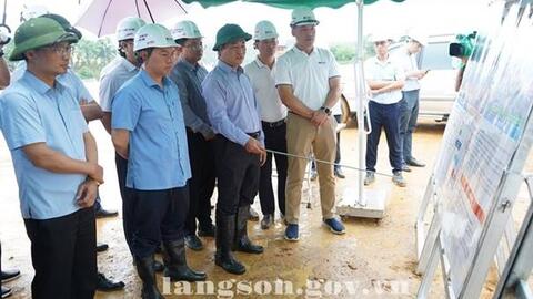 Thứ trưởng Bộ Xây dựng kiểm tra tình hình thực hiện dự án tuyến cao tốc cửa khẩu Hữu Nghị - Chi Lăng