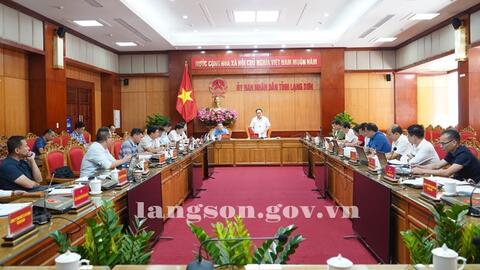 Đồng chí Hồ Tiến Thiệu, Chủ tịch UBND tỉnh chủ trì họp đánh giá tình hình triển khai các dự án khu, cụm công nghiệp trên địa bàn tỉnh