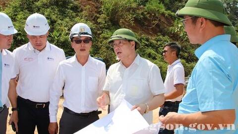 Đồng chí Bí thư Tỉnh ủy kiểm tra thực địa dự án tuyến cao tốc cửa khẩu Hữu Nghị-Chi Lăng