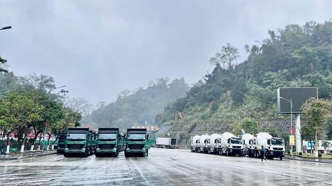 Hoạt động xuất nhập khẩu hàng hoá qua các cửa khẩu tỉnh Lạng Sơn thông suốt, hiệu quả cao trong những ngày cận Tết Nguyên đán Bính Ngọ năm 2026