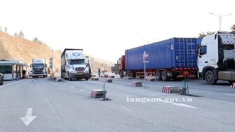 Hoạt động xuất nhập khẩu diễn ra thông suốt, kim ngạch xuất nhập khẩu tăng cao so với cùng kỳ