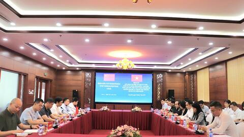 Hội đàm giữa Đoàn đại biểu Ban Quản lý Khu kinh tế cửa khẩu Đồng Đăng – Lạng Sơn ̣(Việt Nam) và Đoàn đại biểu Sở Thương mại Khu tự trị dân tộc Choang, Quảng Tây (Trung Quốc)