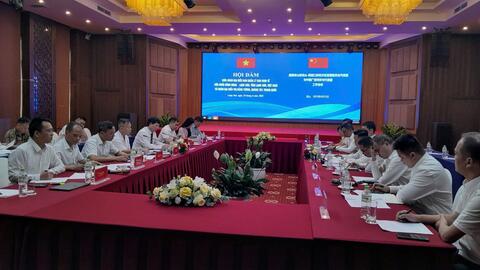 Hội đàm giữa Ban Quản lý Khu kinh tế cửa khẩu Đồng Đăng-Lạng Sơn (Việt Nam) và thị Bằng Tường (Trung Quốc)