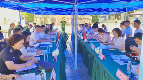 Hội đàm giữa Đoàn đại biểu Ban Quản lý Khu kinh tế cửa khẩu Đồng Đăng-Lạng Sơn (Việt Nam) và Đoàn đại biểu Chính phủ nhân dân thị Bằng Tường (Trung Quốc)